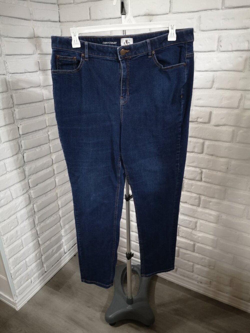 d/c Jeans Ladies Size 20 Medium Wash Curvy Fit Blue Jeans